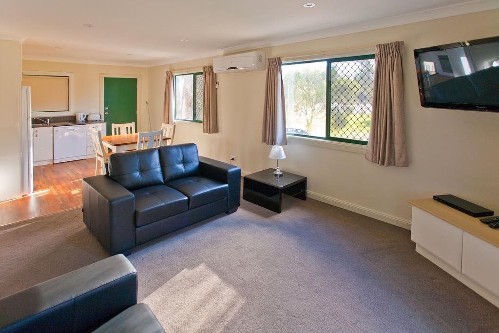 Wagga Wagga Beach Caravan Park Hotel Bagian luar foto