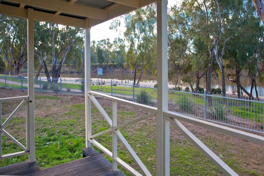 Wagga Wagga Beach Caravan Park Hotel Bagian luar foto